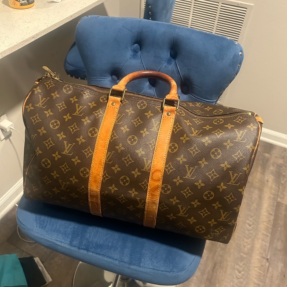 Authentic vintage Louis Vuitton 45 keepall bag in fair condition.